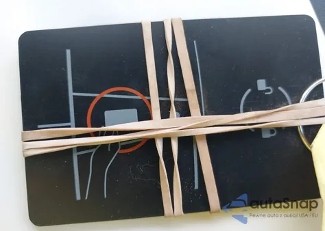 2023 Tesla Model Y Awd/Long Range Dual Motor All-Wheel Drive z USA, uszkodzony, nr VIN 7SAYGDEE0PA185057